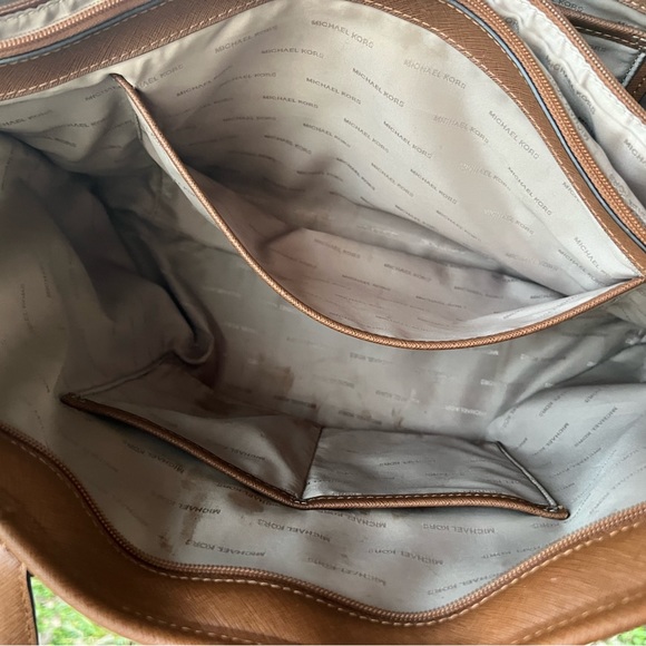 Large MK computer tote bag in luggage - Picture 4 of 7